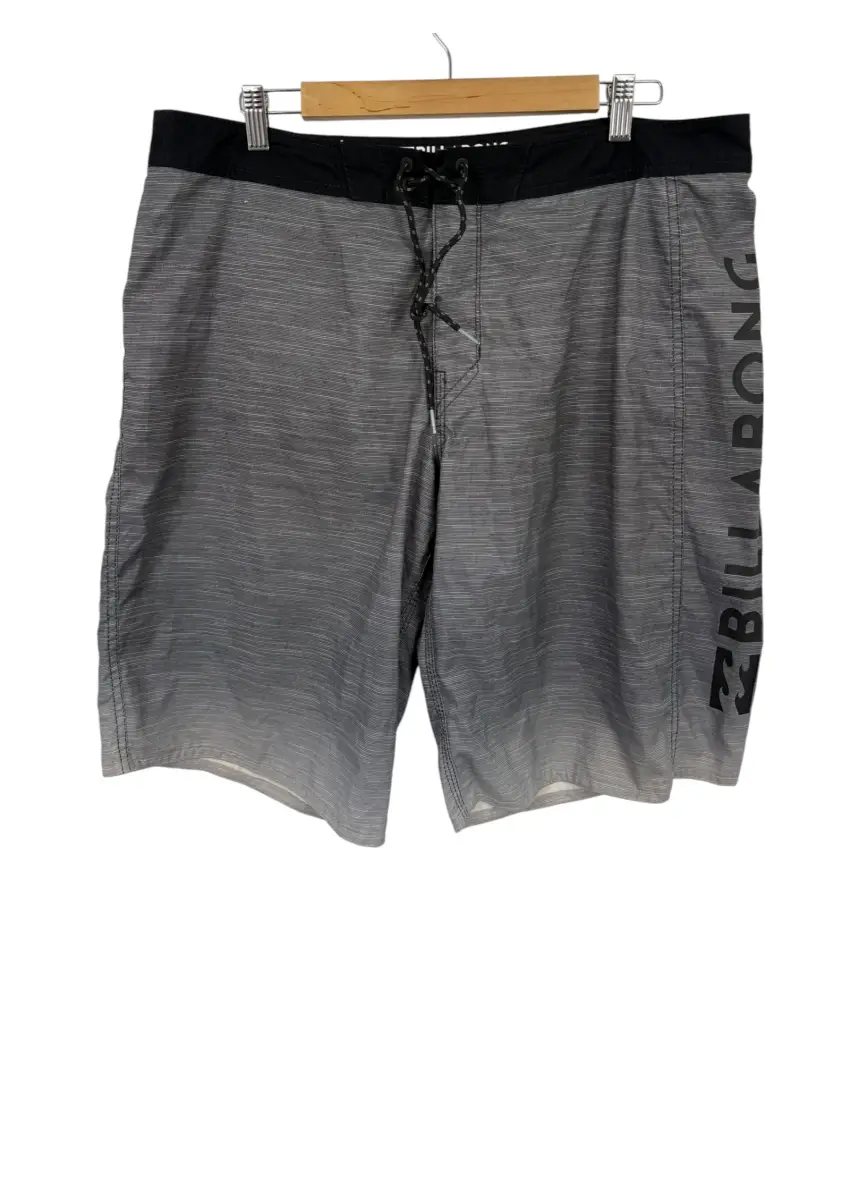 Pantaloni Scurti Billabong - Marimea XL - Barbati